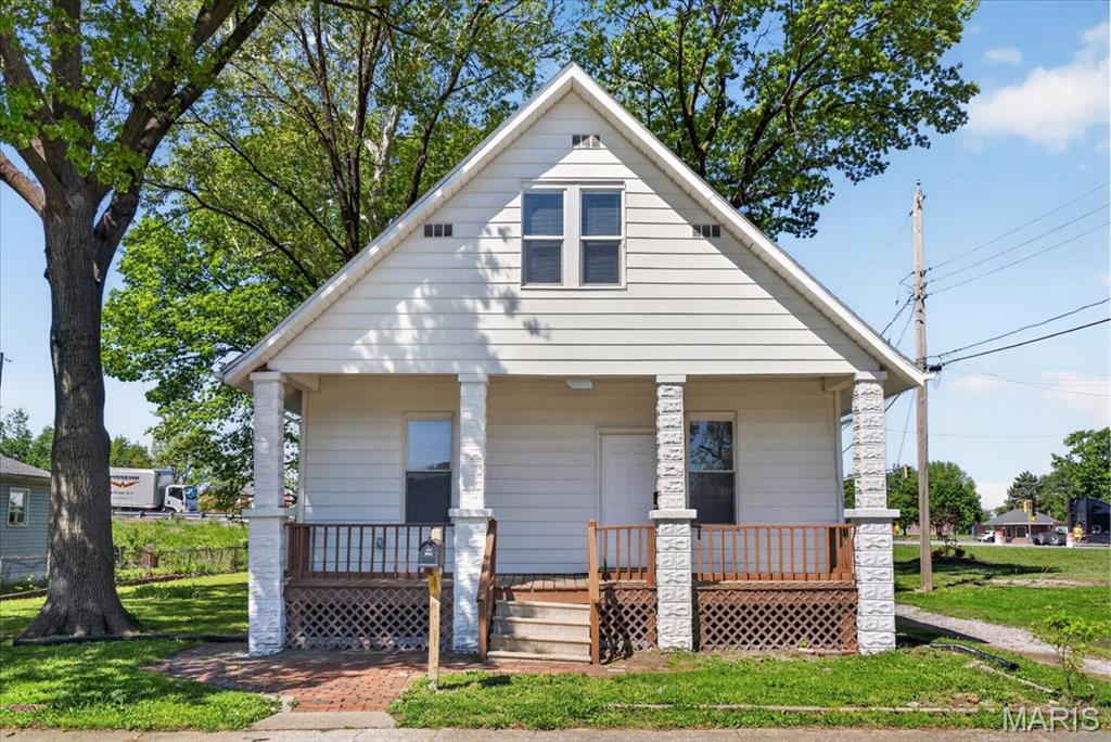 2 Bedroom, 966 sq. feet 1651 Poplar St  Granite City, IL