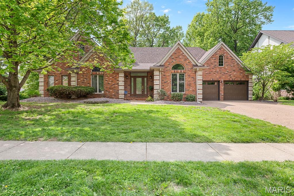 4 Bedroom, 3,621 sq. feet 1005 Timberlake Drive Edwardsville, IL