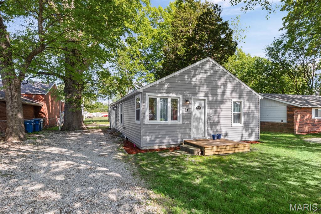 3 Bedroom, 1,152 sq. feet 406 Southard Place South Roxana, IL