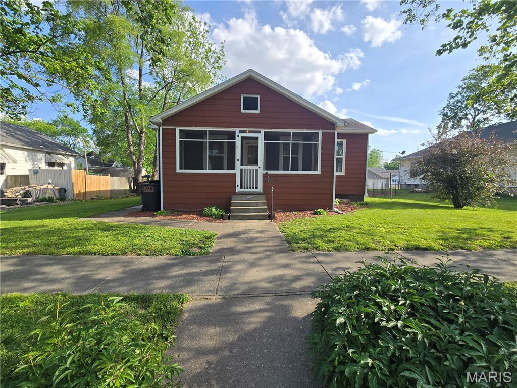 2 Bedroom, 1,214 sq. feet 310 South Avenue Greenville, IL