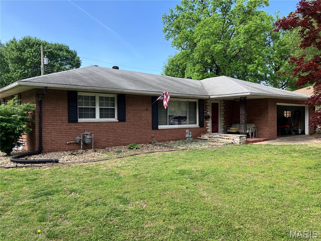 3 Bedroom, 1,476 sq. feet 2598 Waterman Avenue Granite City, IL