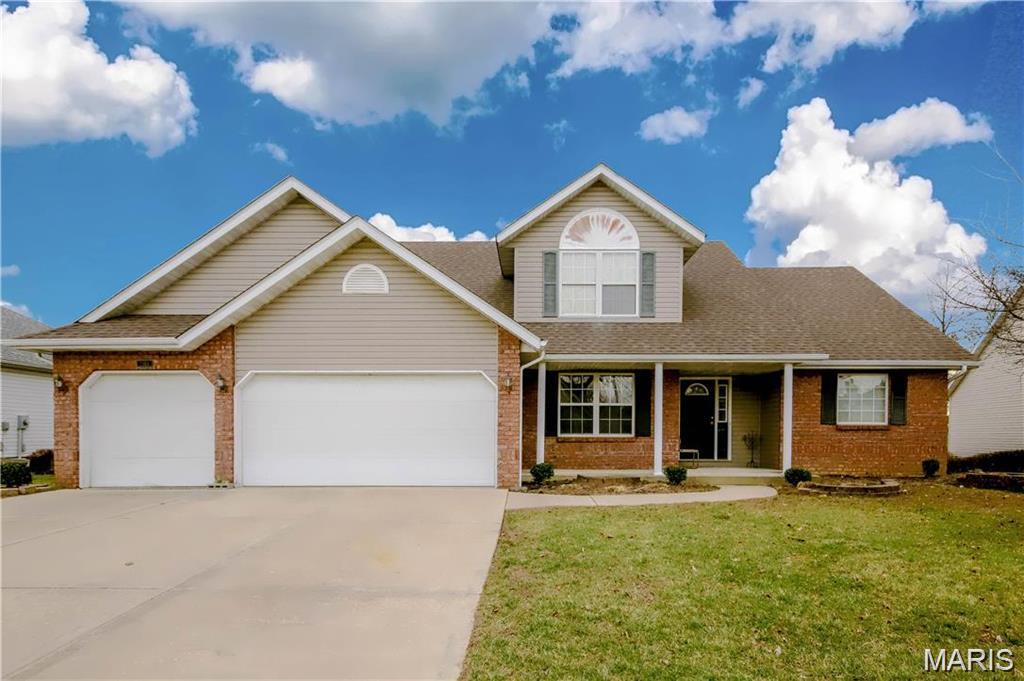 4 Bedroom, 3,152 sq. feet 7513 Stonebridge Golf Drive Maryville, IL