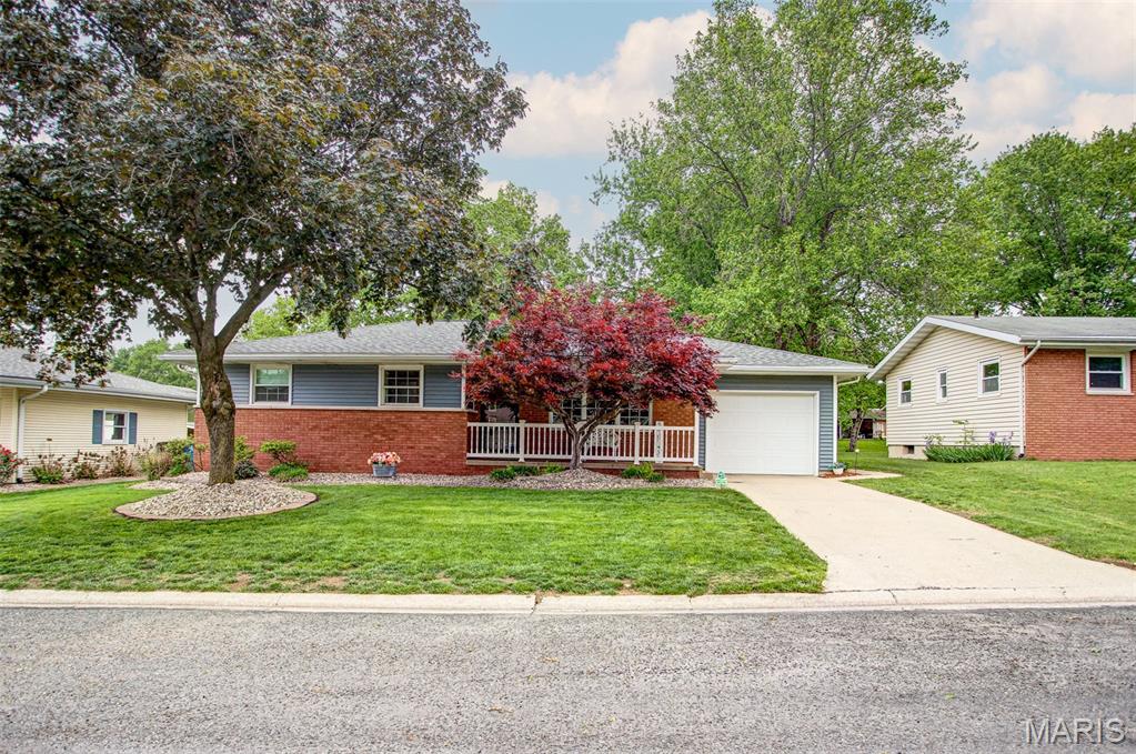 3 Bedroom, 2,094 sq. feet 2101 Saint Michael Court Highland, IL