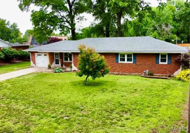 3 Bedroom, 1,624 sq. feet 20 Oaklawn Drive Granite City, IL