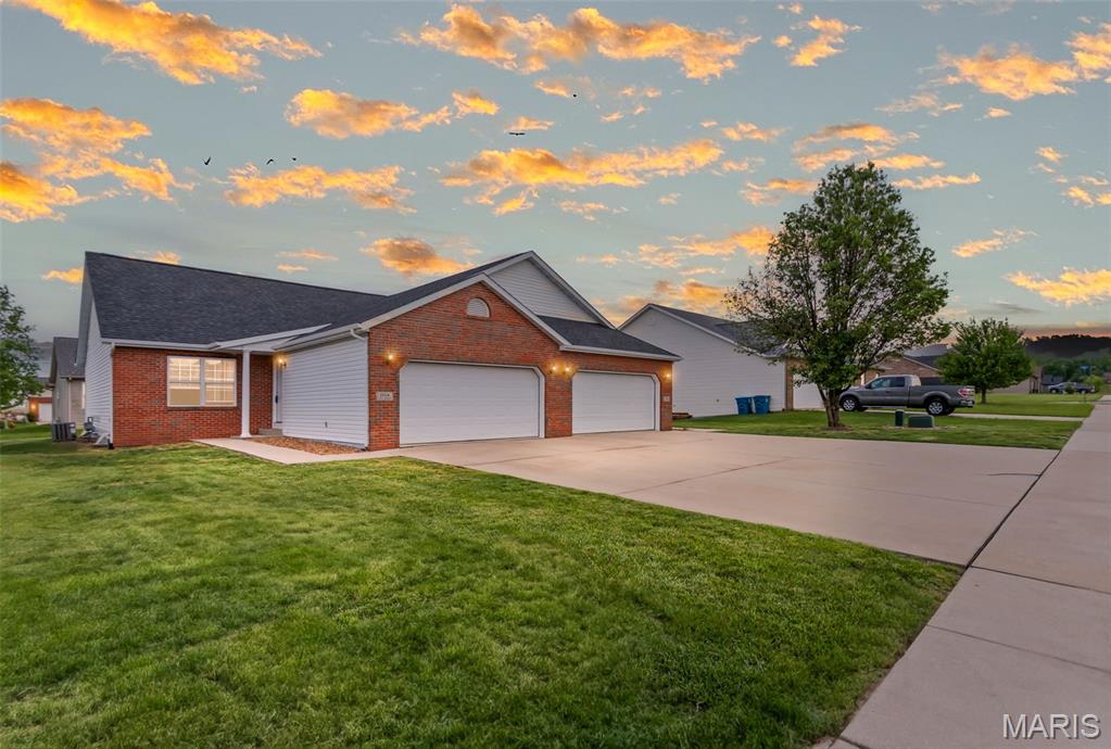 3 Bedroom, 1,507 sq. feet 150 Field Crossing Drive Highland, IL