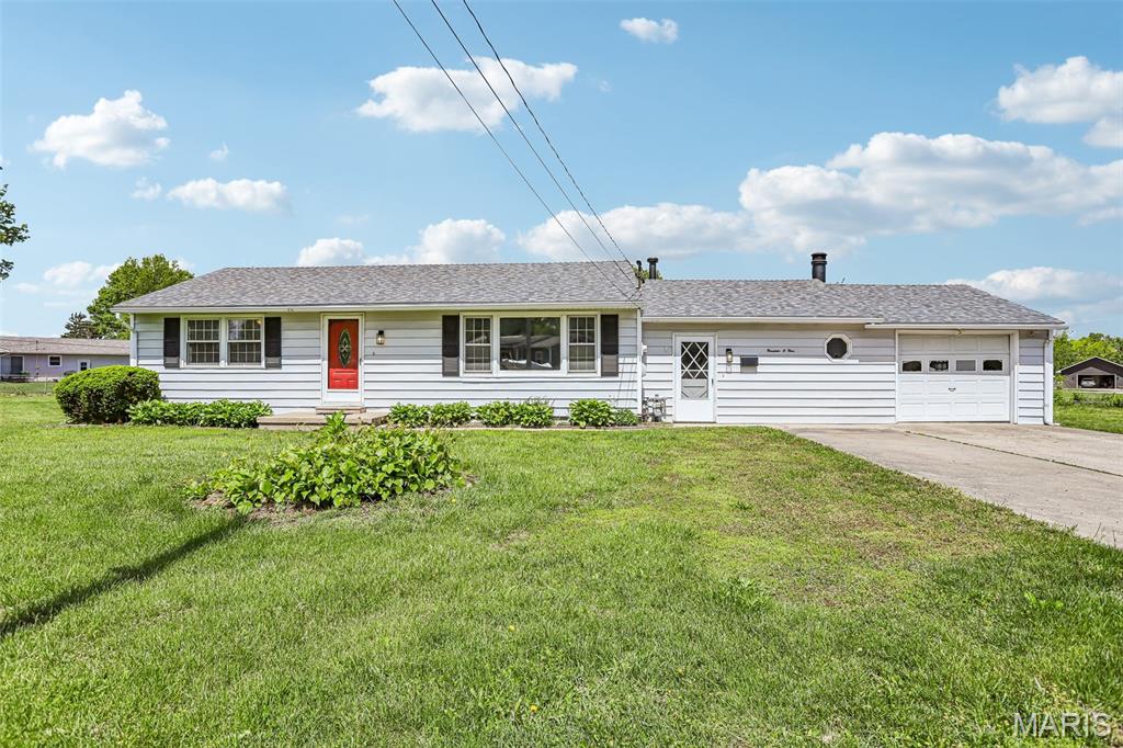 3 Bedroom, 1,793 sq. feet 1909 Jackson Street Litchfield, IL