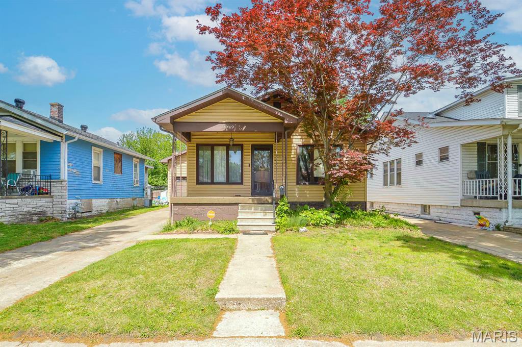 3 Bedroom, 1,979 sq. feet 2949 Iowa Street Granite City, IL
