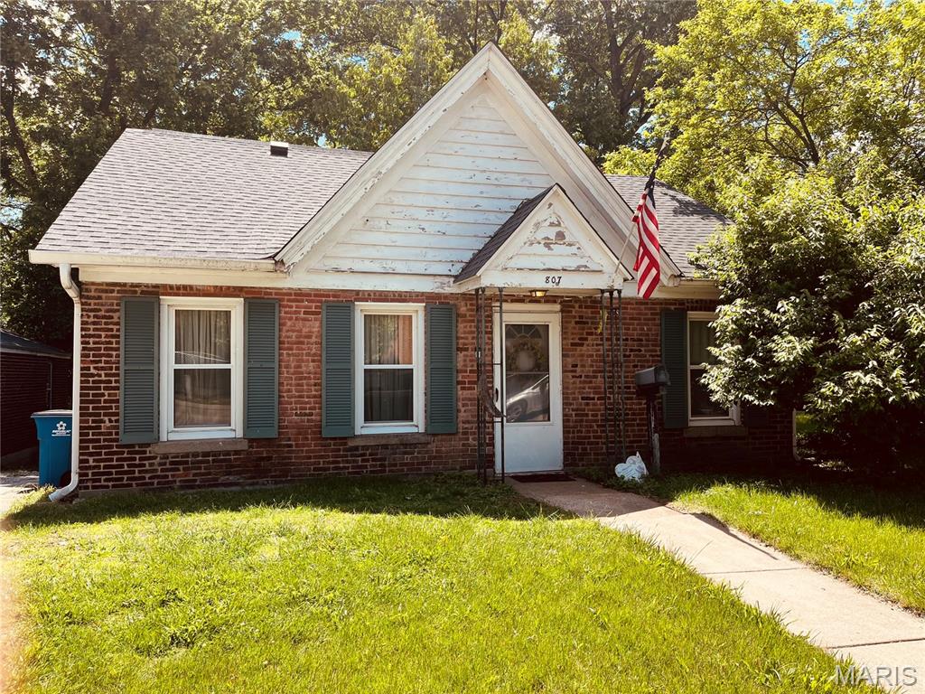 2 Bedroom, 1,973 sq. feet 807 College Avenue Alton, IL