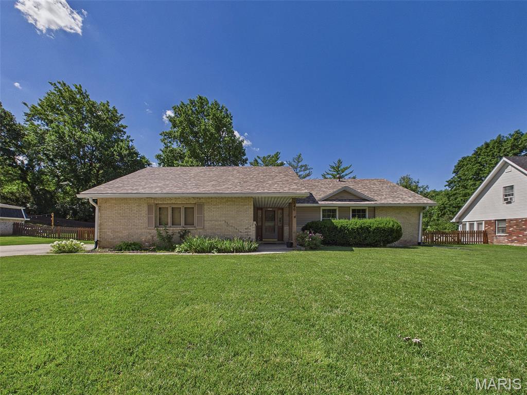3 Bedroom, 2,672 sq. feet 240 Sherwood Drive Glen Carbon, IL