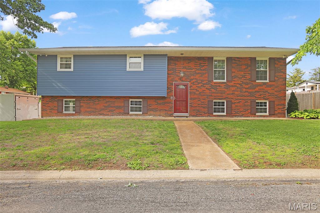3 Bedroom, 2,159 sq. feet 921 Borri Drive Maryville, IL