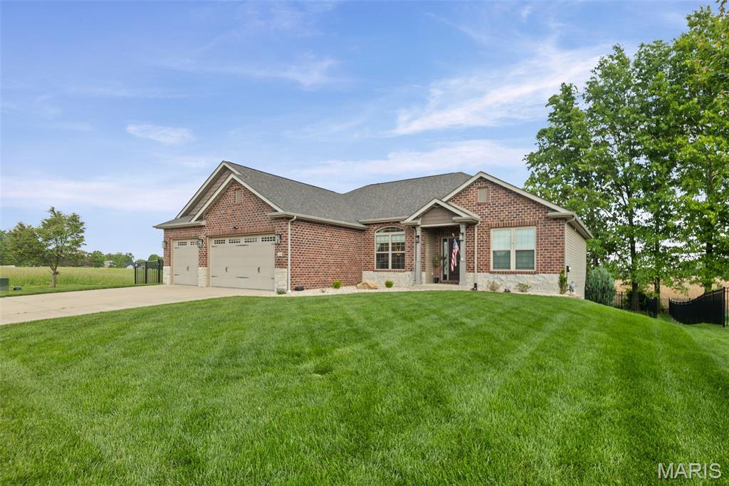 4 Bedroom, 2,912 sq. feet 540 Glendale Drive Troy, IL