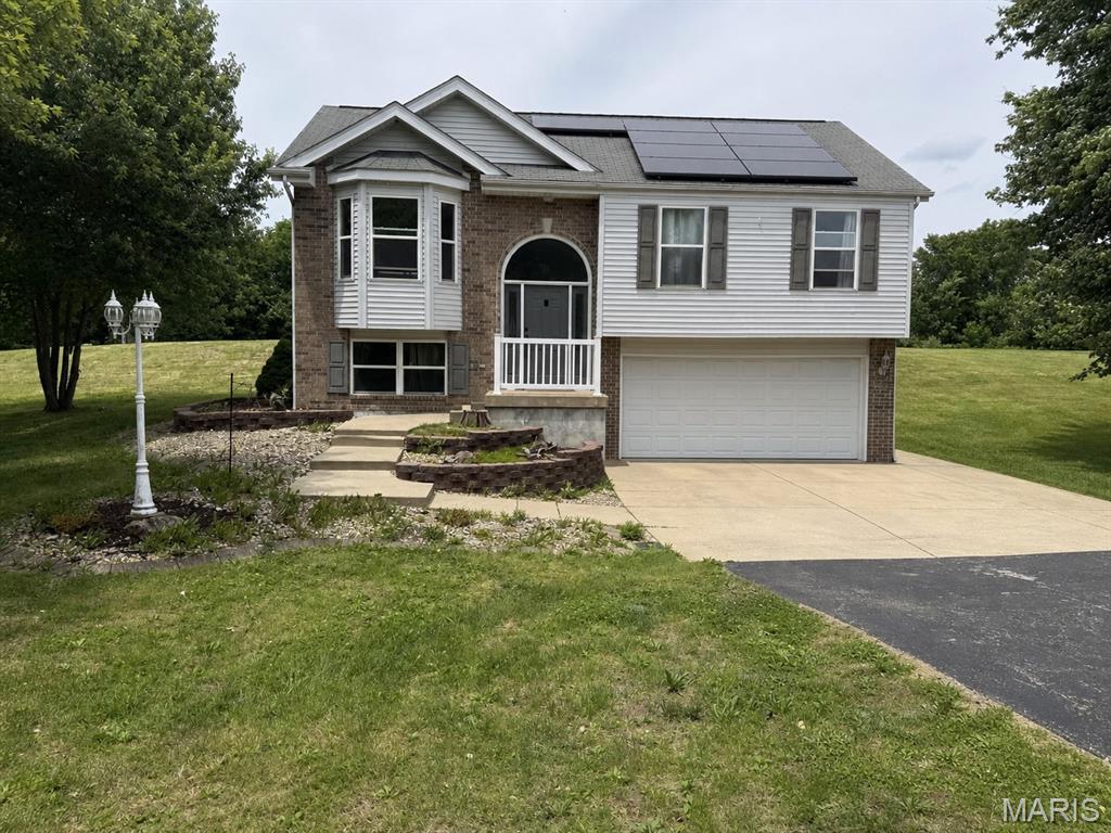 4 Bedroom, 2,243 sq. feet 3707 Torch Club Road Alton, IL