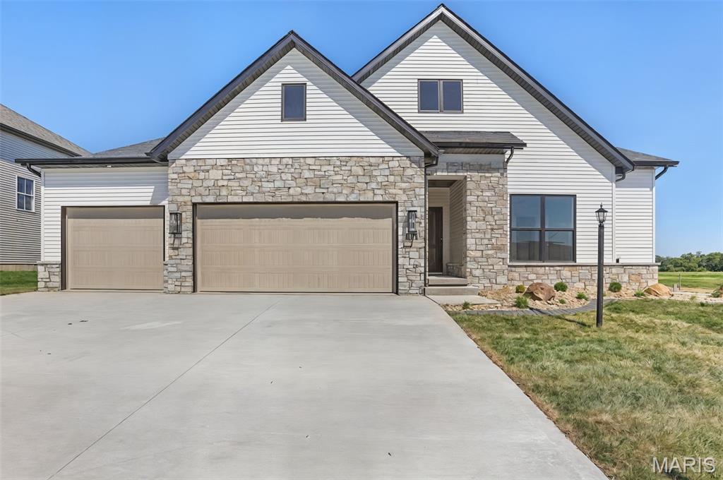 4 Bedroom, 3,197 sq. feet 3114 Ashville Drive Glen Carbon, IL
