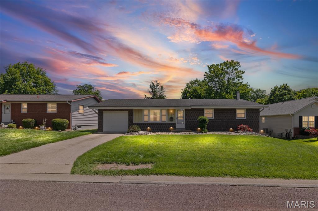 3 Bedroom, 1,969 sq. feet 1239 Lynn Street Highland, IL
