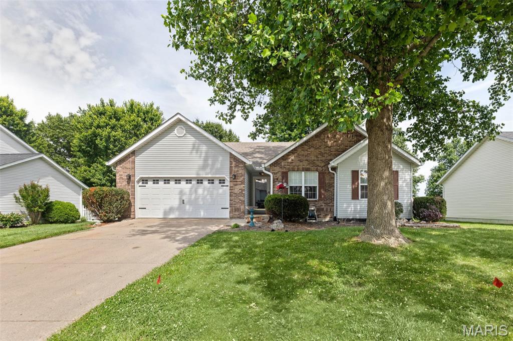 4 Bedroom, 2,250 sq. feet 616 Sundance Trail Troy, IL