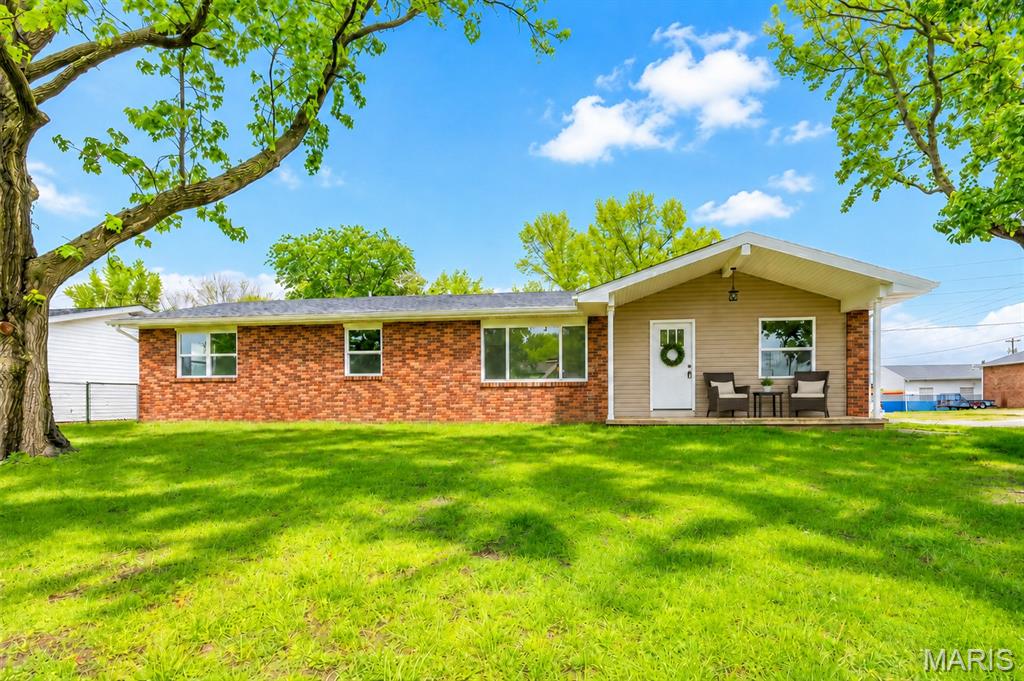 3 Bedroom, 1,754 sq. feet 615 Texas Boulevard Bethalto, IL