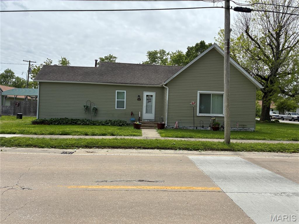 2 Bedroom, 1,100 sq. feet 592 Brown Avenue Livingston, IL