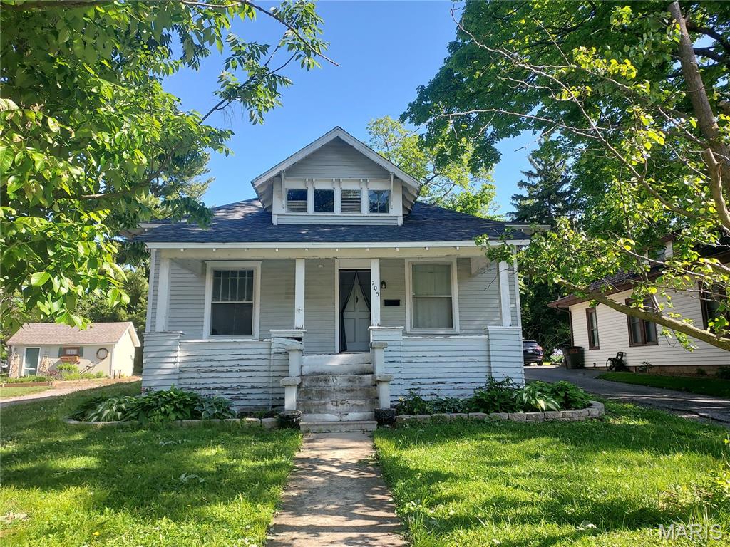 3 Bedroom, 1,200 sq. feet 705 College Avenue Greenville, IL