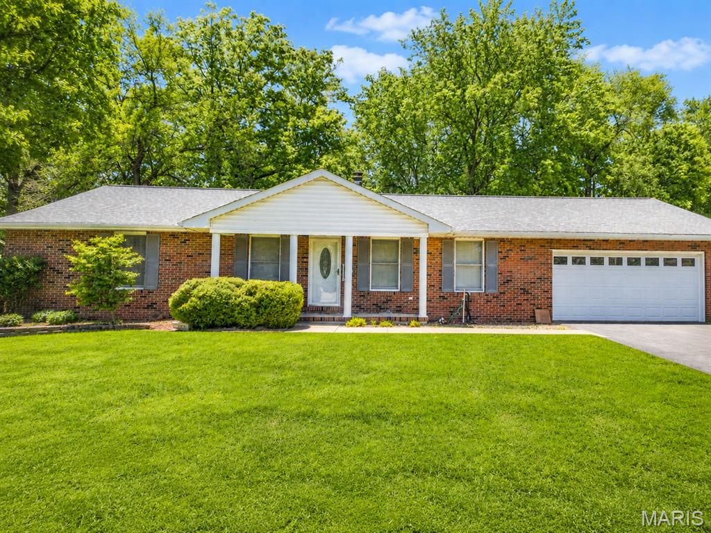 4 Bedroom, 2,350 sq. feet 12 Michael Court Bethalto, IL