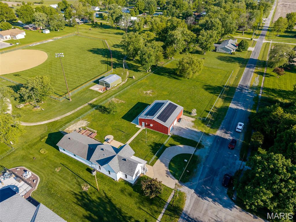 3 Bedroom, 1,978 sq. feet 116 6th Street New Douglas, IL