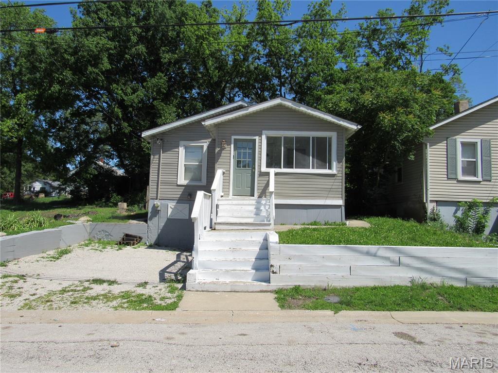2 Bedroom, 672 sq. feet 3034 Glenwood Avenue Alton, IL