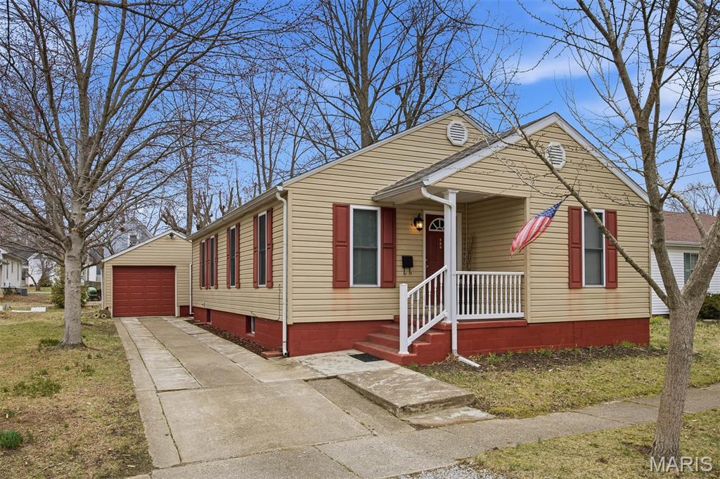 2 Bedroom, 1,308 sq. feet 509 Winter Avenue Greenville, IL