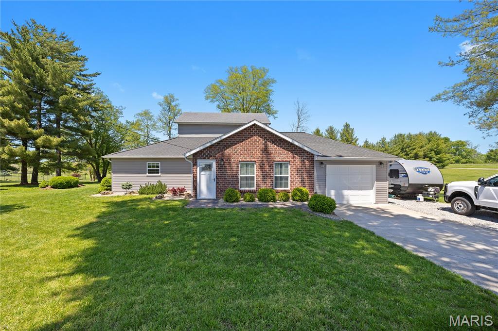 3 Bedroom, 1,682 sq. feet 5701 Marine Road Alhambra, IL