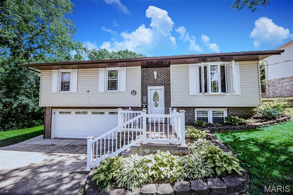 3 Bedroom, 1,644 sq. feet 617 Airwood Drive Rosewood Heights, IL