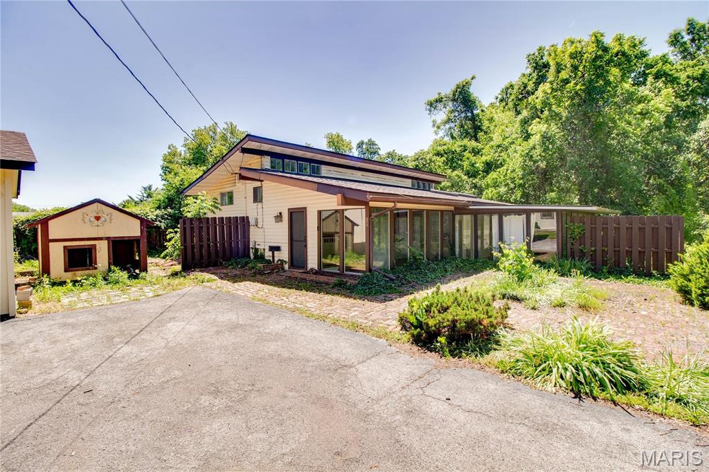 3 Bedroom, 1,312 sq. feet 5014 Alicia Drive Alton, IL