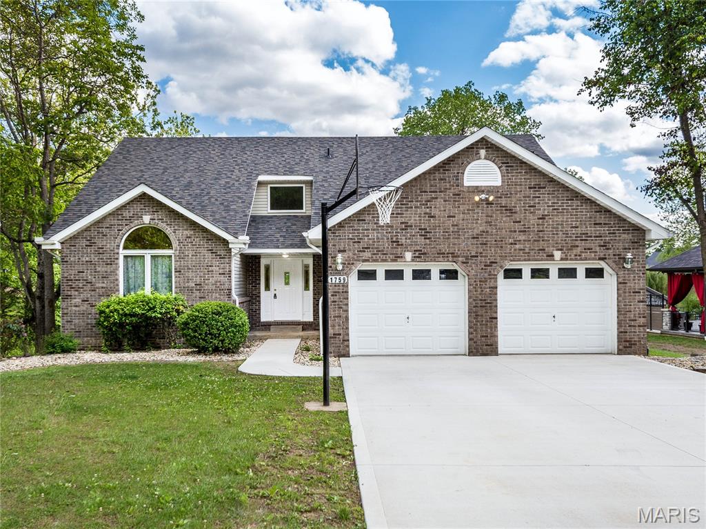 3 Bedroom, 2,500 sq. feet 1759 Fountainbleu Drive Worden, IL
