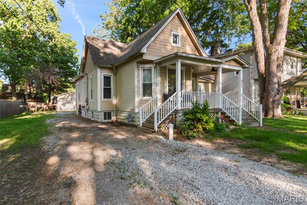 3 Bedroom, 1,501 sq. feet 620 Walnut Street Litchfield, IL