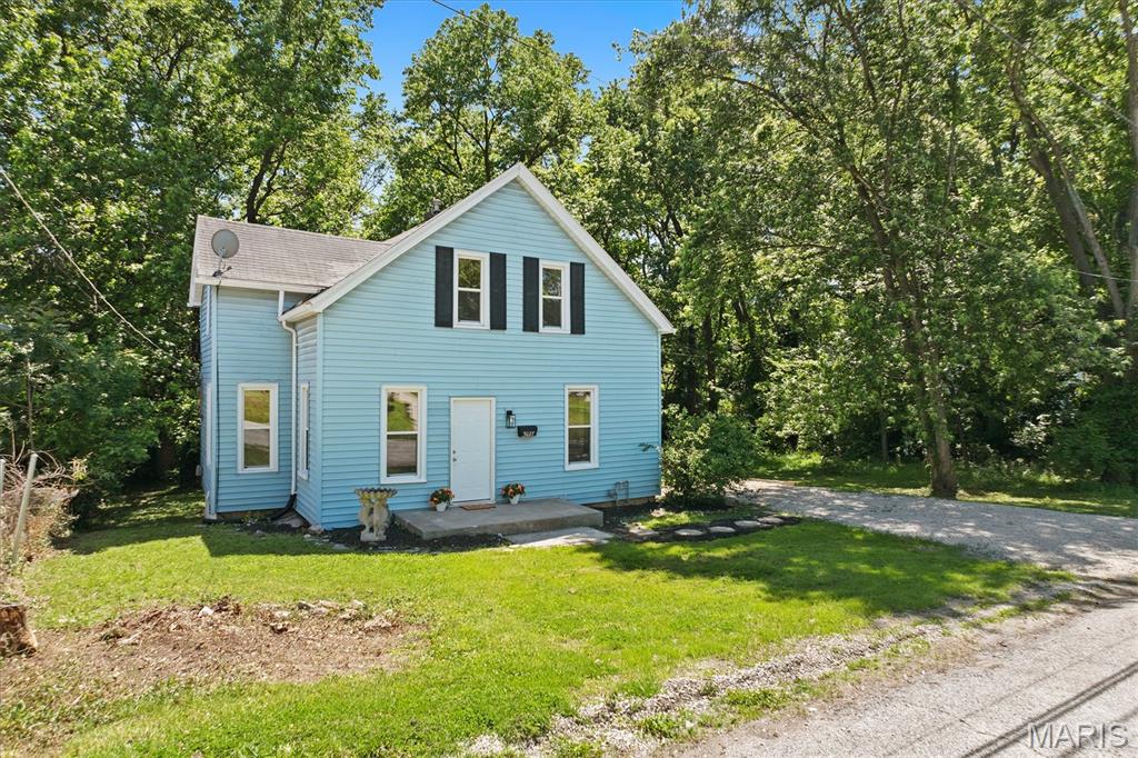 2 Bedroom, 1,763 sq. feet 3027 Mayfield Avenue Alton, IL