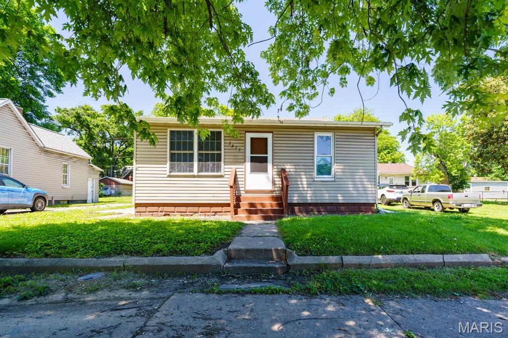 3 Bedroom, 1,120 sq. feet 2627 Lincoln Avenue Granite City, IL