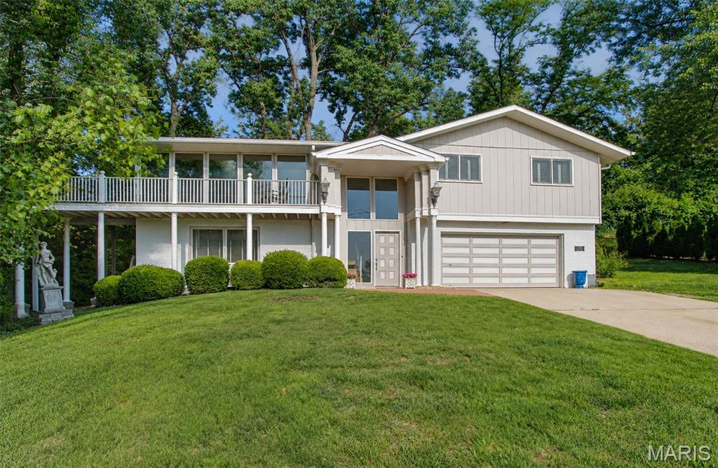4 Bedroom, 2,798 sq. feet 590 Watch Hill Road Collinsville, IL
