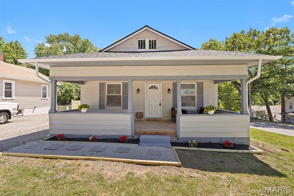 2 Bedroom, 1,012 sq. feet 3201 Edgewood Avenue Alton, IL