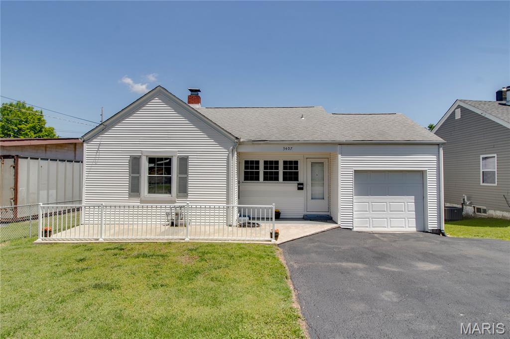 3 Bedroom, 1,188 sq. feet 3407 Milton Drive Alton, IL