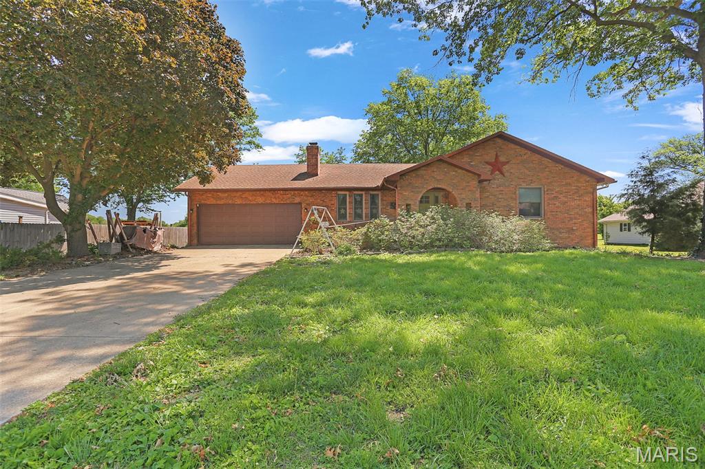 3 Bedroom, 2,568 sq. feet 197 Livingston Avenue Livingston, IL