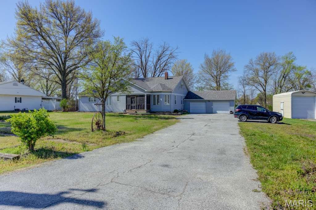 2 Bedroom, 2,010 sq. feet 721 Walker Street Montgomery City, MO
