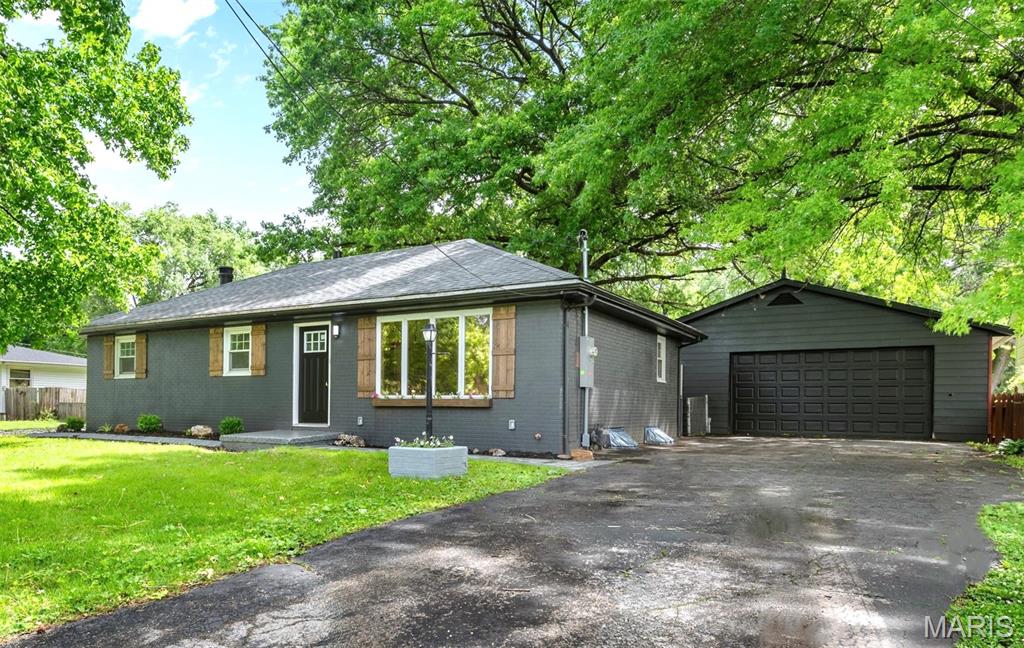3 Bedroom, 1,930 sq. feet 4104 BRADEN Avenue Granite City, IL
