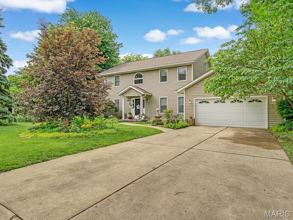 4 Bedroom, 3,472 sq. feet 60 Santa Anita Drive Maryville, IL