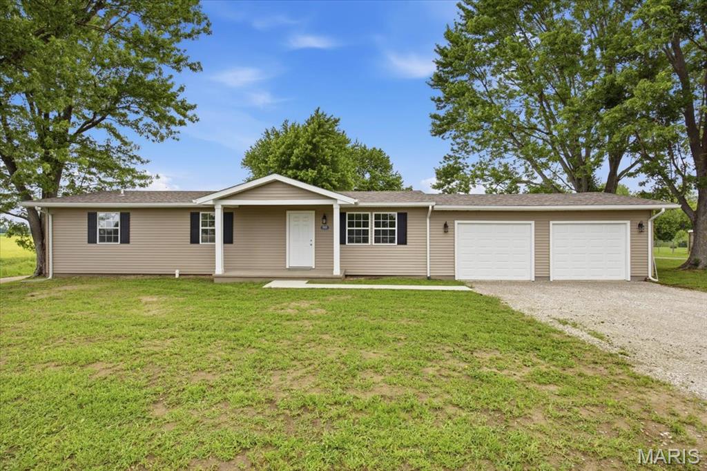 3 Bedroom, 1,456 sq. feet 913 Apple Street Keyesport, IL