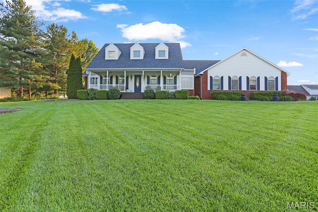 4 Bedroom, 4,028 sq. feet 10 Shannon Court Highland, IL
