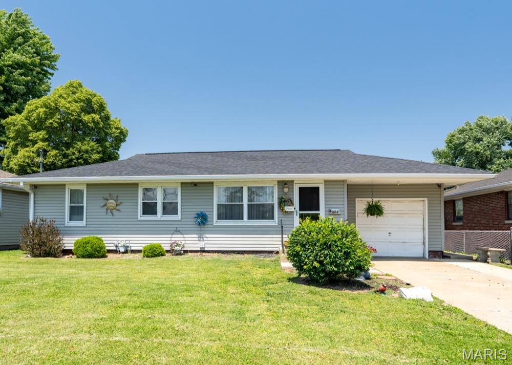 3 Bedroom, 1,482 sq. feet 804 Ewing Street East Alton, IL
