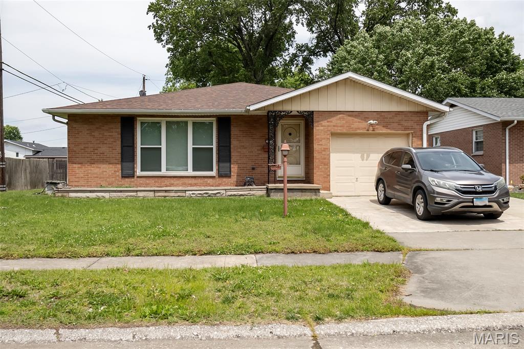 2 Bedroom, 1,360 sq. feet 3107 Colgate Place Granite City, IL