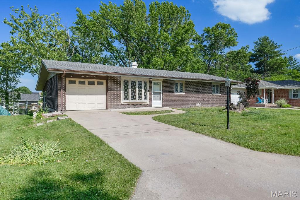 3 Bedroom, 985 sq. feet 5105 Staten Drive Godfrey, IL