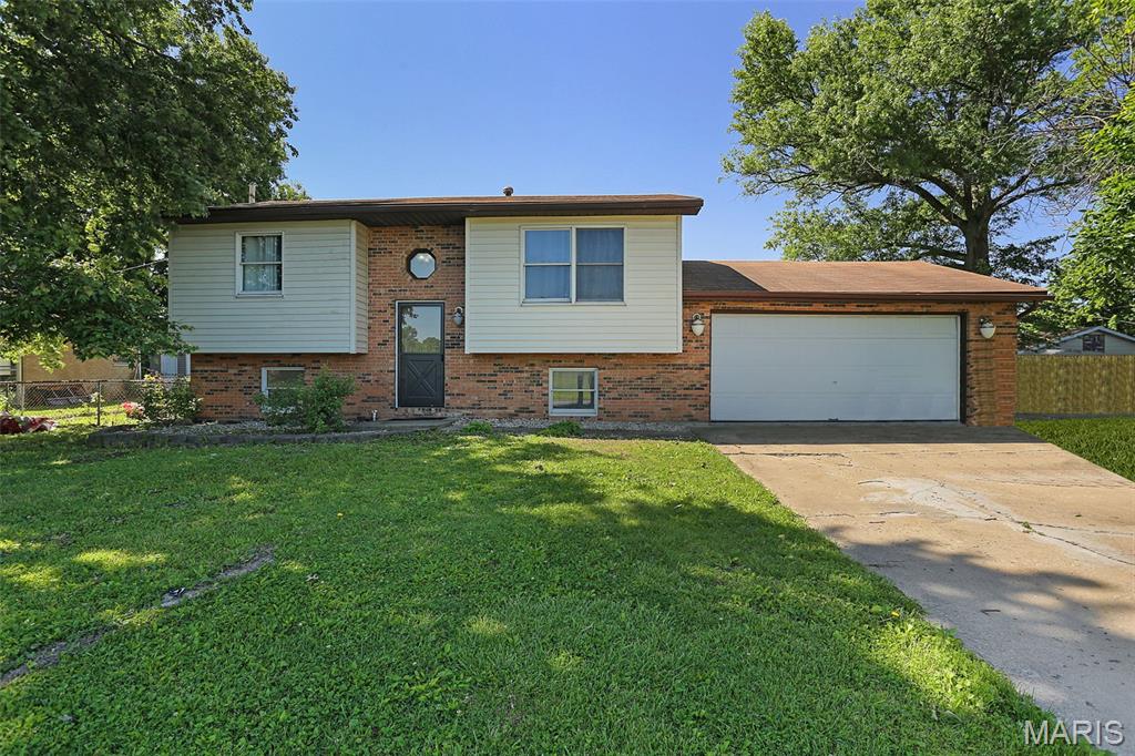 3 Bedroom, 2,060 sq. feet 72 University Drive Granite City, IL