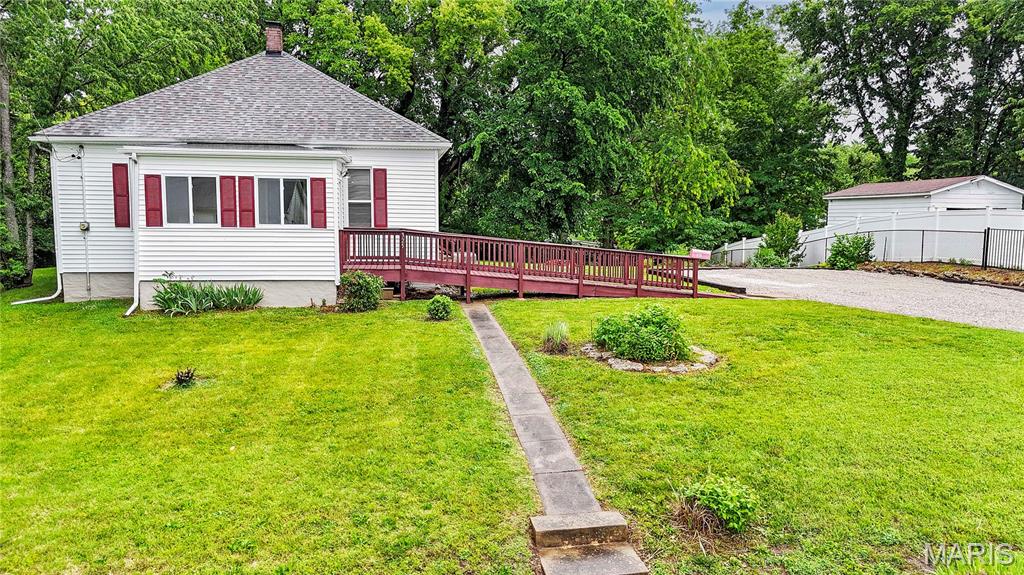 2 Bedroom, 1,050 sq. feet 325 Garesche Street Collinsville, IL