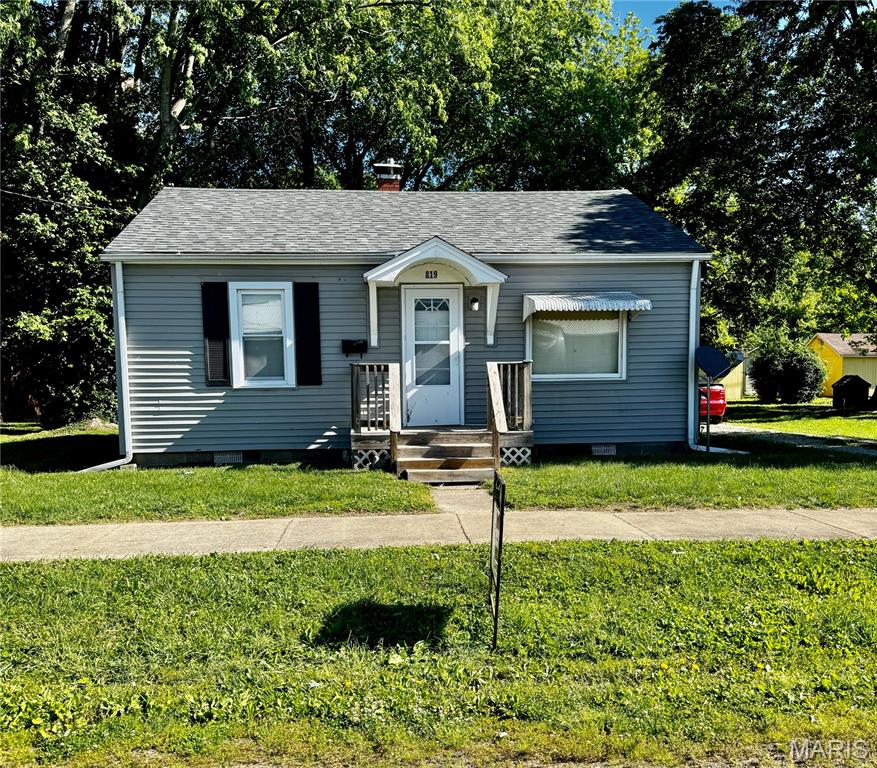 2 Bedroom, 697 sq. feet 819 Washington Avenue Greenville, IL