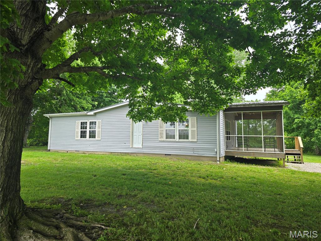 2 Bedroom, 1,144 sq. feet 17261 9th Avenue Hillsboro, IL