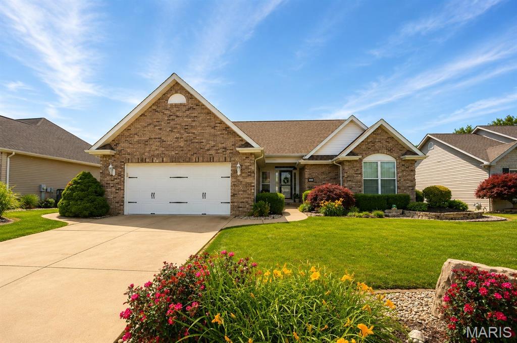 3 Bedroom, 2,934 sq. feet 4632 Magnolia Place Alton, IL